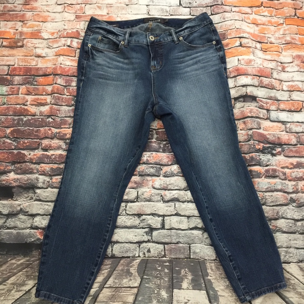 TORRID STRETCH JEANS